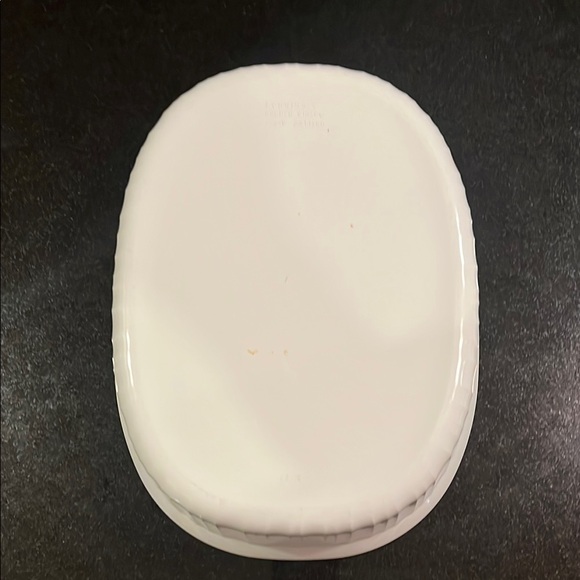 Corningware French White 2.8 liter Oval Baking Dish with Glass Lid - Picture 4 of 8